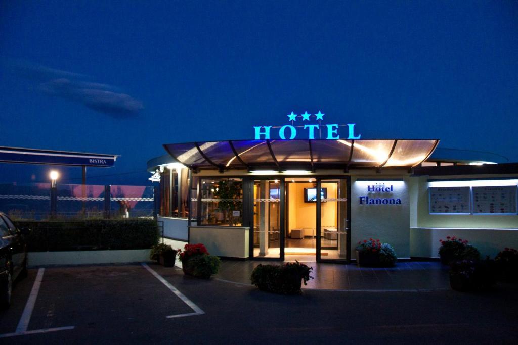 Hotel Flanona โพลมิน ภายนอก รูปภาพ