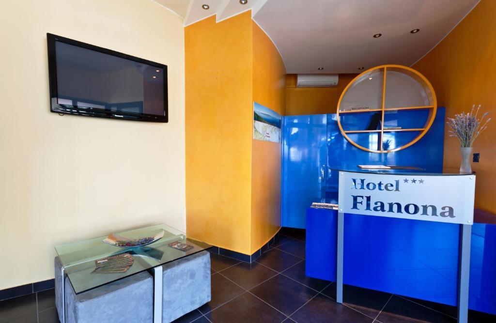 Hotel Flanona โพลมิน ภายนอก รูปภาพ